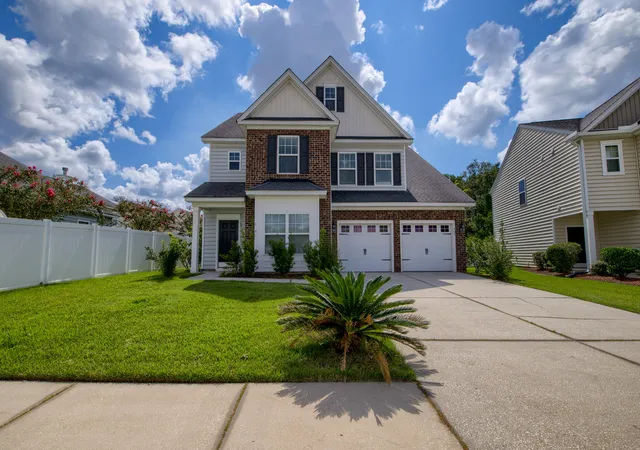Photo 4 of Single family home for sale at 403 Fetterbush Dr, Moncks Corner, SC 29461 | MLS# 25027868 | Listing updated on 2025-11-08