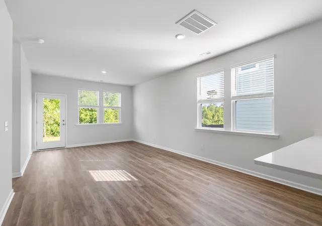 Photo 4 of Single family home for sale at 146 Broadstone Dr, Summerville, SC 29486 | MLS# 26019266 | Listing updated on 2026-10-08