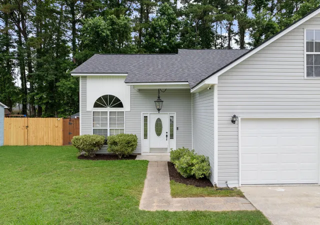 Homes for sale in Summerville, SC | 232 Birmingham Dr, Summerville, SC 29486 | MLS# 26016883