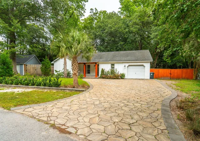 Photo 2 of Single family home for sale at 18 Hillcreek Blvd, Charleston, SC 29412 | MLS# 26017565 | Listing updated on 2026-09-16