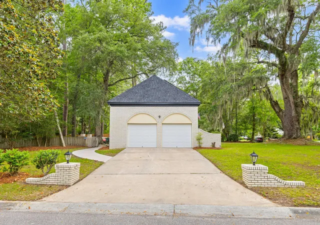 Photo 4 of Single family home for sale at 111 Seven Oaks Ln, Summerville, SC 29485 | MLS# 26022434 | Listing updated on 2026-09-16