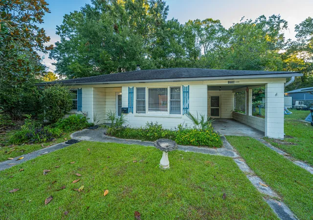 Single family home for sale at 1716 W Avalon Cir, Charleston, SC 29407 | MLS# 26029098