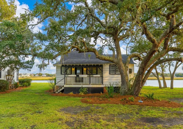 Photo 2 of Single family home for sale at 44 Hook Dr, Pawleys Island, SC 29585 | MLS# 26008921 | Listing updated on 2026-10-21
