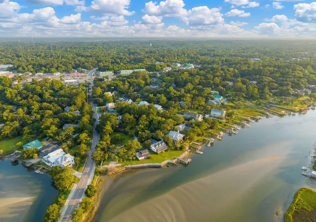 Photo 3 of Single family home for sale at 44 Hook Dr, Pawleys Island, SC 29585 | MLS# 26008921 | Listing updated on 2026-10-21