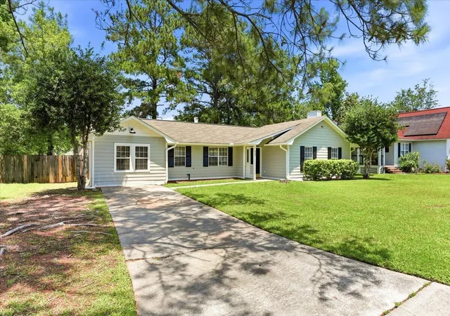 Photo 3 of Single family home for sale at 405 Amberjack Way, Summerville, SC 29485 | MLS# 26016051 | Listing updated on 2026-10-01
