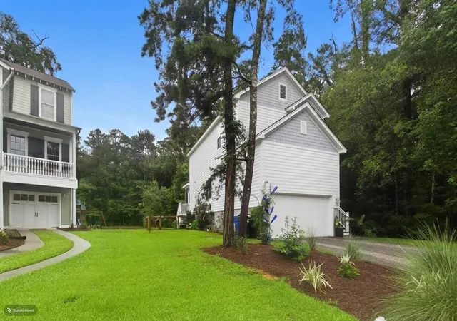 Photo 2 of Single family home for sale at 1936 Chestnut Oak Ln, Charleston, SC 29414 | MLS# 26020440 | Listing updated on 2026-09-09