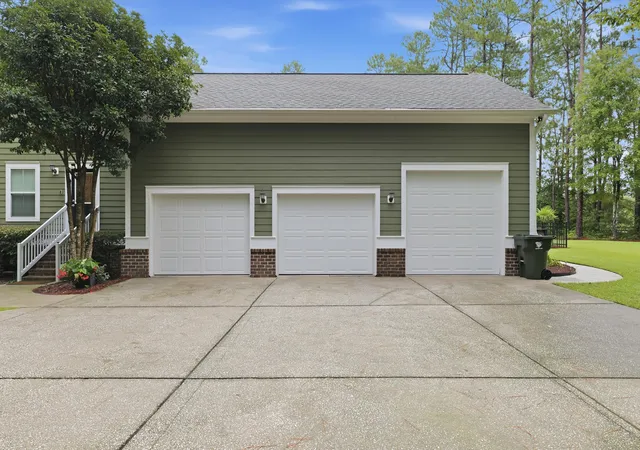 Photo 4 of Single family home for sale at 207 Summer Breeze Way, Moncks Corner, SC 29461 | MLS# 26022211 | Listing updated on 2026-09-04