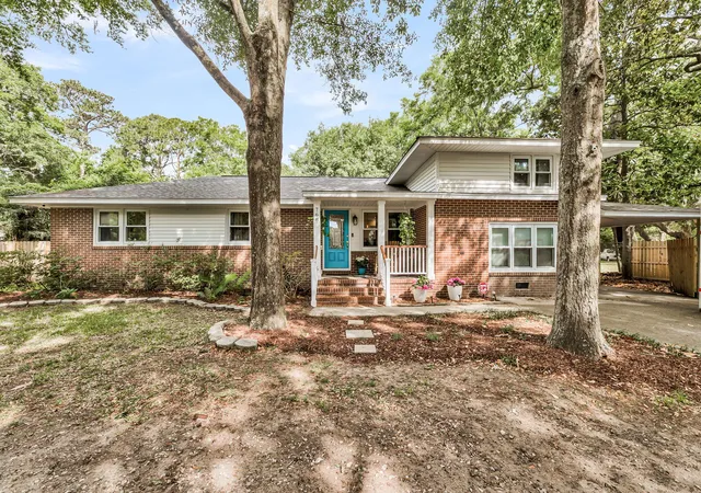 Photo 1 of Single family home for sale at 768 Fort Johnson Rd, Charleston, SC 29412 | MLS# 26021543 | Listing updated on 2026-09-14