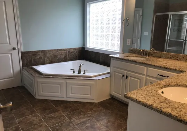 Photo 4 of Sale Pending at 107 King Cir, Greenwood, SC 29649 | MLS# 24022342 | Listing updated on 2024-10-14