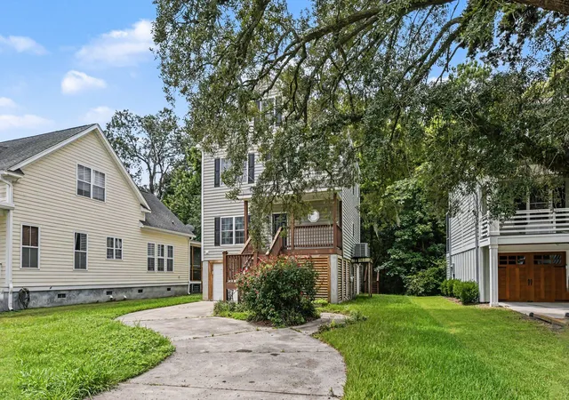 Photo 3 of Single family home for sale at 1911 Chestnut Oak Ln, Charleston, SC 29414 | MLS# 26022769 | Listing updated on 2026-09-11