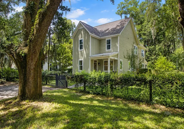 Photo 1 of Single family home for sale at 2204 Wappoo Dr, Charleston, SC 29412 | MLS# 26024627 | Listing updated on 2026-09-18