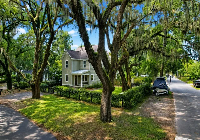 Photo 2 of Single family home for sale at 2204 Wappoo Dr, Charleston, SC 29412 | MLS# 26024627 | Listing updated on 2026-09-18