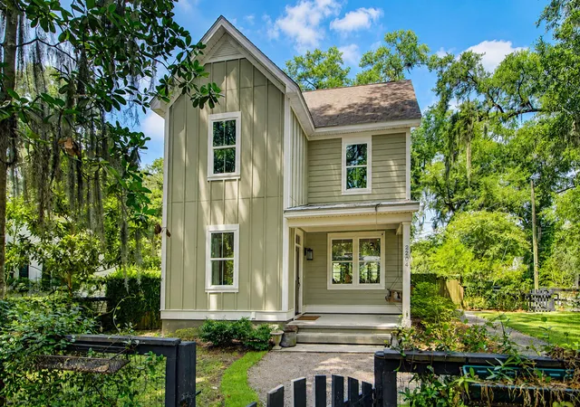 Photo 3 of Single family home for sale at 2204 Wappoo Dr, Charleston, SC 29412 | MLS# 26024627 | Listing updated on 2026-09-18