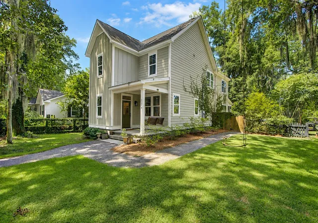 Photo 4 of Single family home for sale at 2204 Wappoo Dr, Charleston, SC 29412 | MLS# 26024627 | Listing updated on 2026-09-18