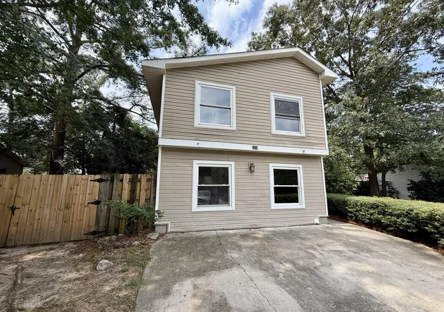 Photo 2 of Single family home for sale at 127 Cottonwood Dr, Summerville, SC 29483 | MLS# 26024125 | Listing updated on 2026-09-15