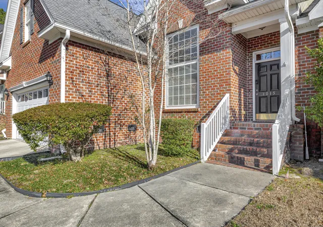 Photo 4 of Single family home for sale at 1015 Blockade Runner Pkwy, Summerville, SC 29485 | MLS# 26004122 | Listing updated on 2026-09-09