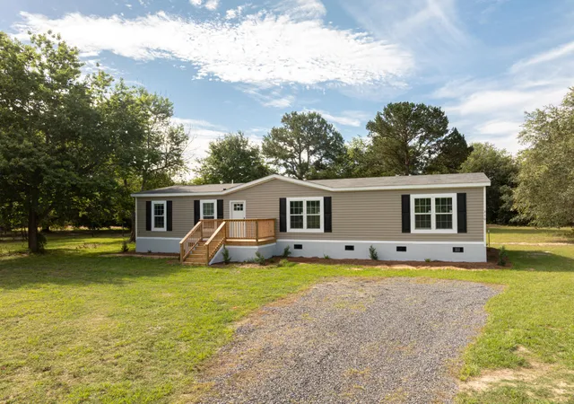 Homes for sale in Eutawville, SC | 310 Michelle St, Eutawville, SC 29048 | MLS# 26016743