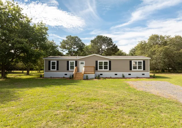 Homes for sale in Eutawville, SC | 310 Michelle St, Eutawville, SC 29048 | MLS# 26016743