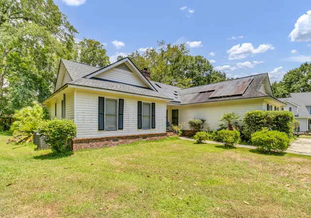 Homes for sale in Charleston, SC | 4 Garth Dr, Charleston, SC 29414 | MLS# 26019694