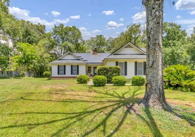 Homes for sale in Charleston, SC | 4 Garth Dr, Charleston, SC 29414 | MLS# 26019694