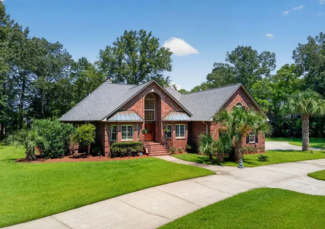Photo 3 of Single family home for sale at 4123 Colonel Vanderhorst Cir, Mount Pleasant, SC 29466 | MLS# 26021880 | Listing updated on 2026-08-04