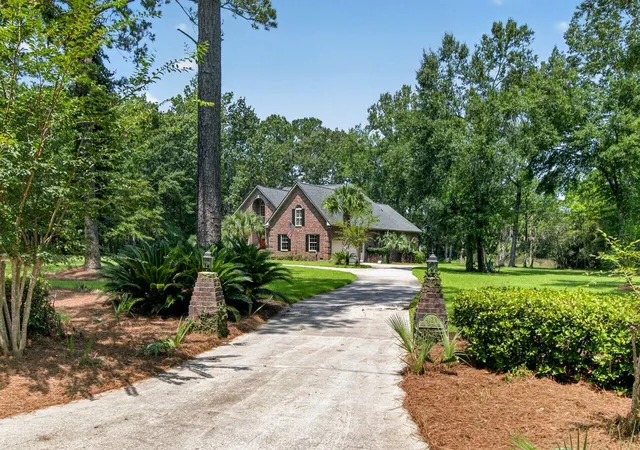 Photo 3 of Single family home for sale at 4123 Colonel Vanderhorst Cir, Mount Pleasant, SC 29466 | MLS# 26021880 | Listing updated on 2026-08-04