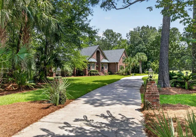 Photo 4 of Single family home for sale at 4123 Colonel Vanderhorst Cir, Mount Pleasant, SC 29466 | MLS# 26021880 | Listing updated on 2026-08-04
