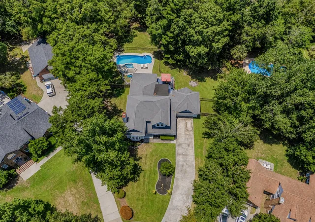 Photo 3 of Single family home for sale at 14 Brigadoon Pl, Charleston, SC 29414 | MLS# 26018836 | Listing updated on 2026-08-04