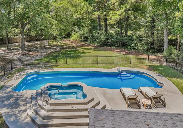 Photo 4 of Single family home for sale at 14 Brigadoon Pl, Charleston, SC 29414 | MLS# 26018836 | Listing updated on 2026-08-04