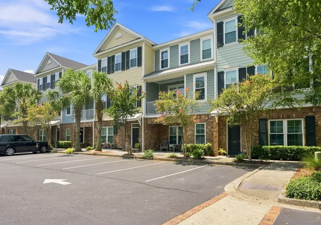 Photo 2 of Townhouse for sale at 656 Coleman Blvd #304, Mount Pleasant, SC 29464 | MLS# 26021978 | Listing updated on 2026-08-20