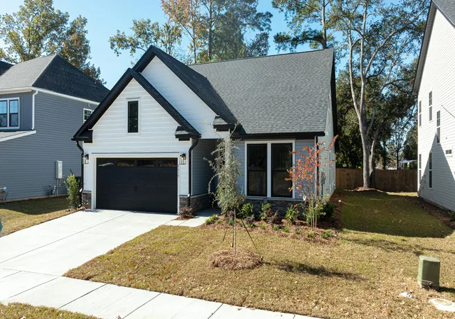 Homes for sale in Moncks Corner, SC | 227 Creek Pointe Dr, Moncks Corner, SC 29461 | MLS# 25027755