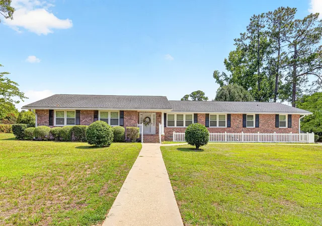 Homes for sale in Orangeburg, SC | 1793 Forest Dr, Orangeburg, SC 29118 | MLS# 26019682