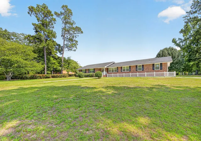 Homes for sale in Orangeburg, SC | 1793 Forest Dr, Orangeburg, SC 29118 | MLS# 26019682