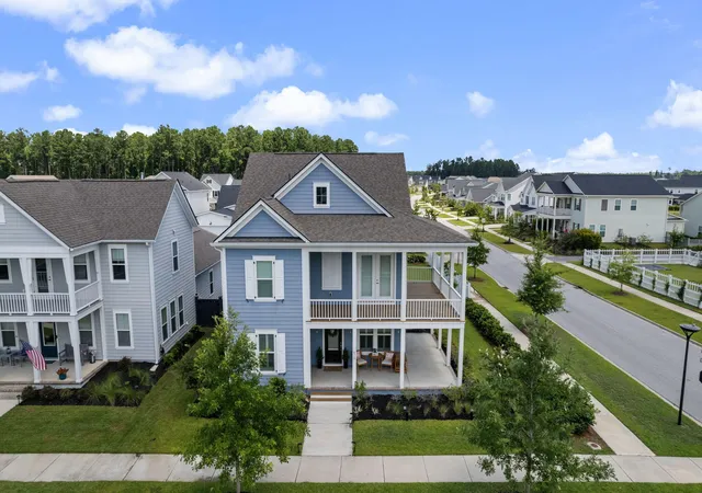 Photo 2 of Single family home for sale at 670 Blueway Ave, Summerville, SC 29486 | MLS# 26020589 | Listing updated on 2026-08-14