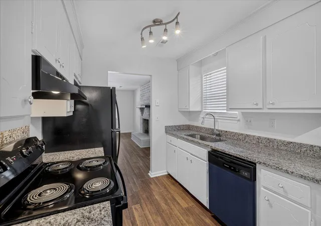 Listing Photo 5 - Condo for sale in building located at 7725 Suzanne Dr, North Charleston, SC 29418