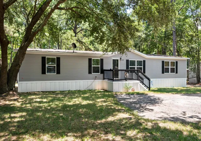 Photo 3 of Manufactured home for sale at 470 Pauline Dr, Bonneau, SC 29431 | MLS# 26019839 | Listing updated on 2026-09-03