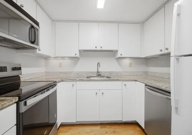 Photo 3 of Townhouse for sale at 14 Lockwood Dr #3I, Charleston, SC 29401 | MLS# 26021125 | Listing updated on 2026-08-29