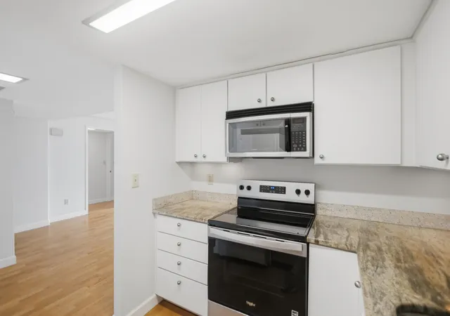 Photo 3 of Townhouse for sale at 14 Lockwood Dr #3I, Charleston, SC 29401 | MLS# 26021125 | Listing updated on 2026-08-29