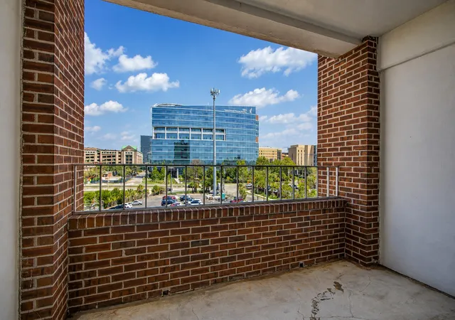 Photo 4 of Townhouse for sale at 14 Lockwood Dr #3I, Charleston, SC 29401 | MLS# 26021125 | Listing updated on 2026-08-29
