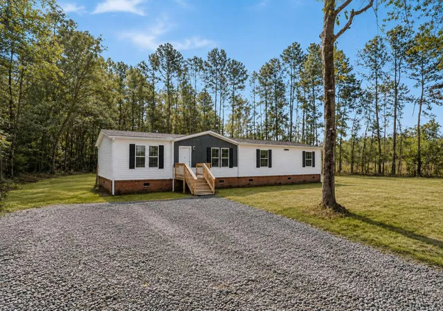 Photo 3 of Manufactured home for sale at 552 Selena Cir, Holly Hill, SC 29059 | MLS# 26023205 | Listing updated on 2026-10-08