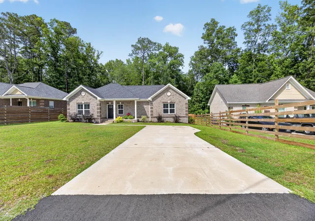 Homes for sale in Orangeburg, SC | 2034 Ne Longwood Rd, Orangeburg, SC 29118 | MLS# 26015758