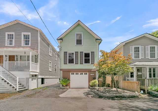 Photo 2 of Single family home for sale at 9 Kyle Pl, Charleston, SC 29403 | MLS# 26023726 | Listing updated on 2026-09-10