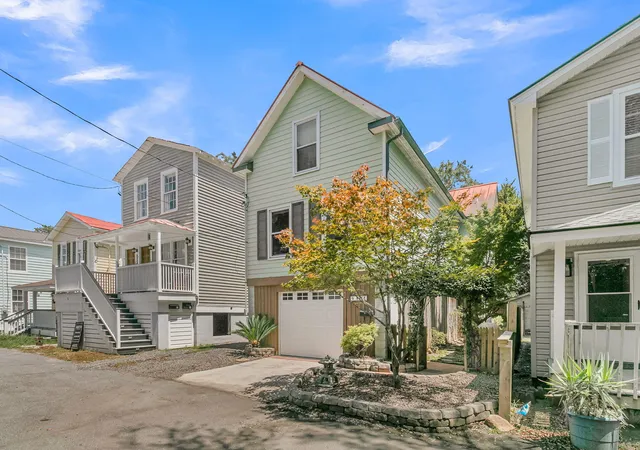 Photo 3 of Single family home for sale at 9 Kyle Pl, Charleston, SC 29403 | MLS# 26023726 | Listing updated on 2026-09-10
