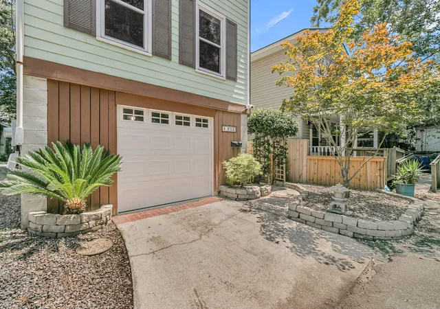 Photo 3 of Single family home for sale at 9 Kyle Pl, Charleston, SC 29403 | MLS# 26023726 | Listing updated on 2026-10-06