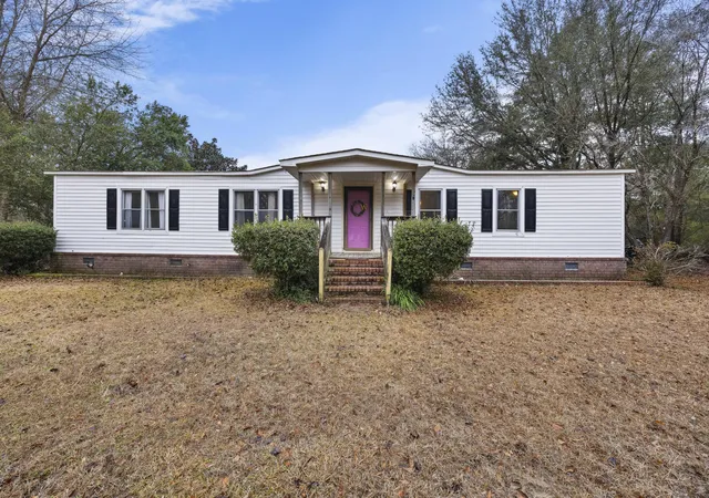 Homes for sale in Cottageville, SC | 5159 Red Oak Rd, Cottageville, SC 29435 | MLS# 26015801