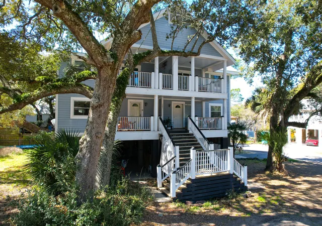 Photo 2 of Single family home for sale at 124 E Hudson Ave, Folly Beach, SC 29439 | MLS# 26006414 | Listing updated on 2026-08-20