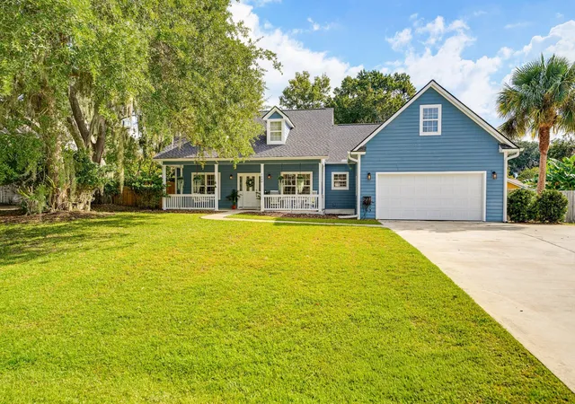 Photo 1 of Single family home for sale at 1040 Otter Cir, Beaufort, SC 29902 | MLS# 26027464 | Listing updated on 2026-10-25