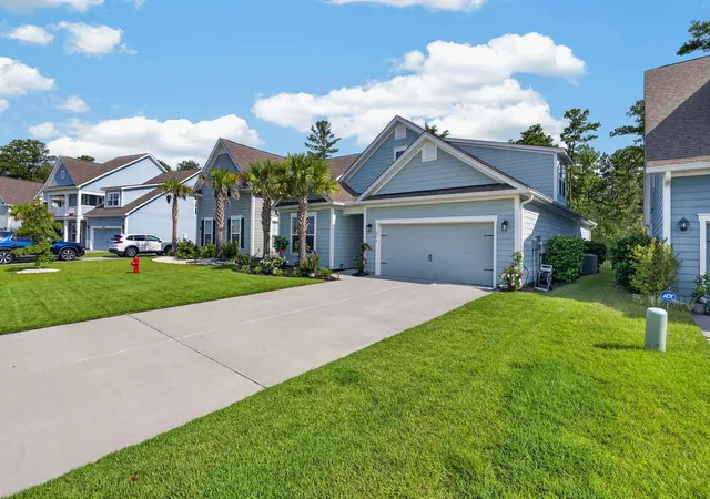 Photo 3 of Single family home for sale at 216 Shortmarsh St, Summerville, SC 29486 | MLS# 26023468 | Listing updated on 2026-09-16