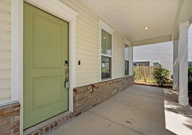 Photo 4 of Single family home for sale at 489 Spring Holw Dr, Charleston, SC 29492 | MLS# 26015401 | Listing updated on 2026-09-11
