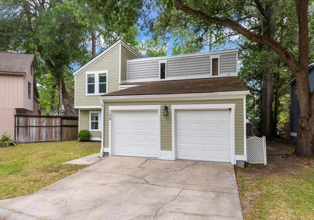 Photo 3 of Single family home for sale at 108 Lancer Dr, Summerville, SC 29485 | MLS# 26011964 | Listing updated on 2026-08-19